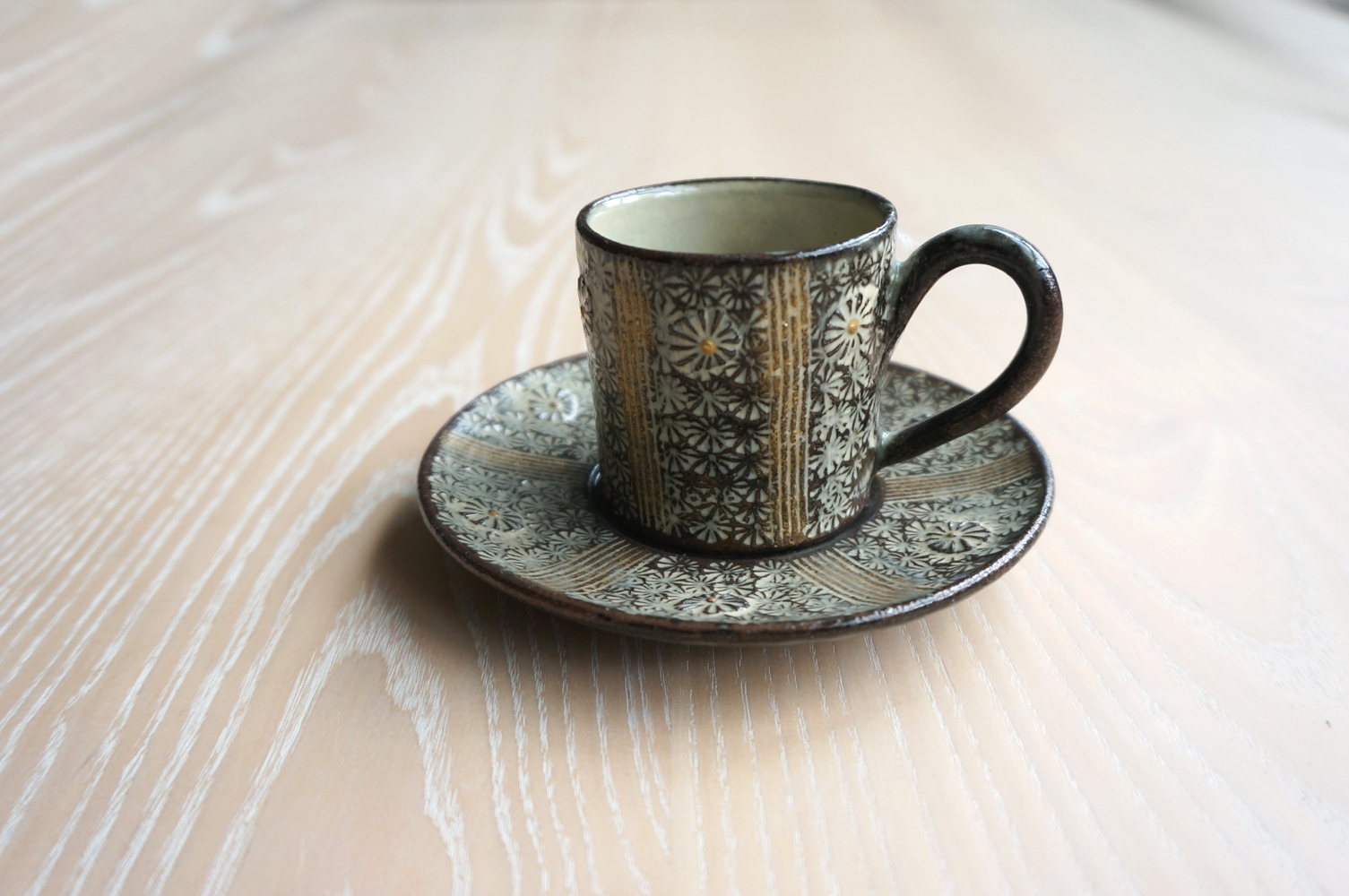 原清和陶苑 金彩三島デミカップ＆ソーサー